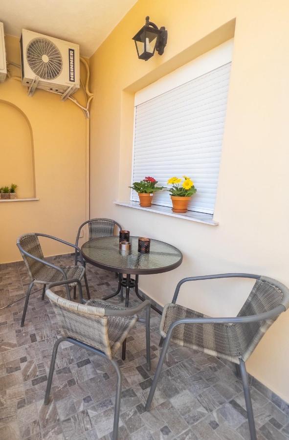 ארטמידה Theo Apartments 1 מראה חיצוני תמונה